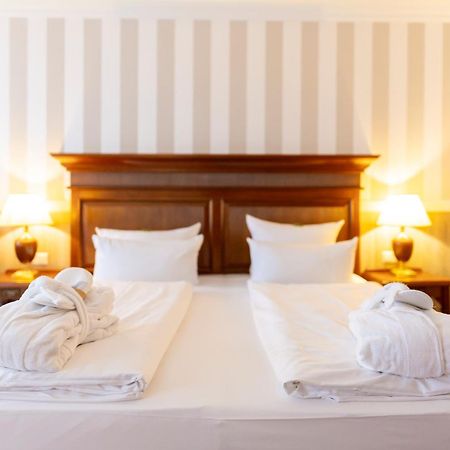 Hotel IV Jahreszeiten Кюлунгсборн Экстерьер фото