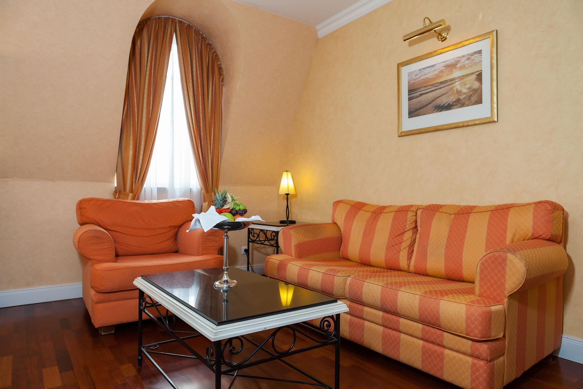 Hotel IV Jahreszeiten Кюлунгсборн Экстерьер фото