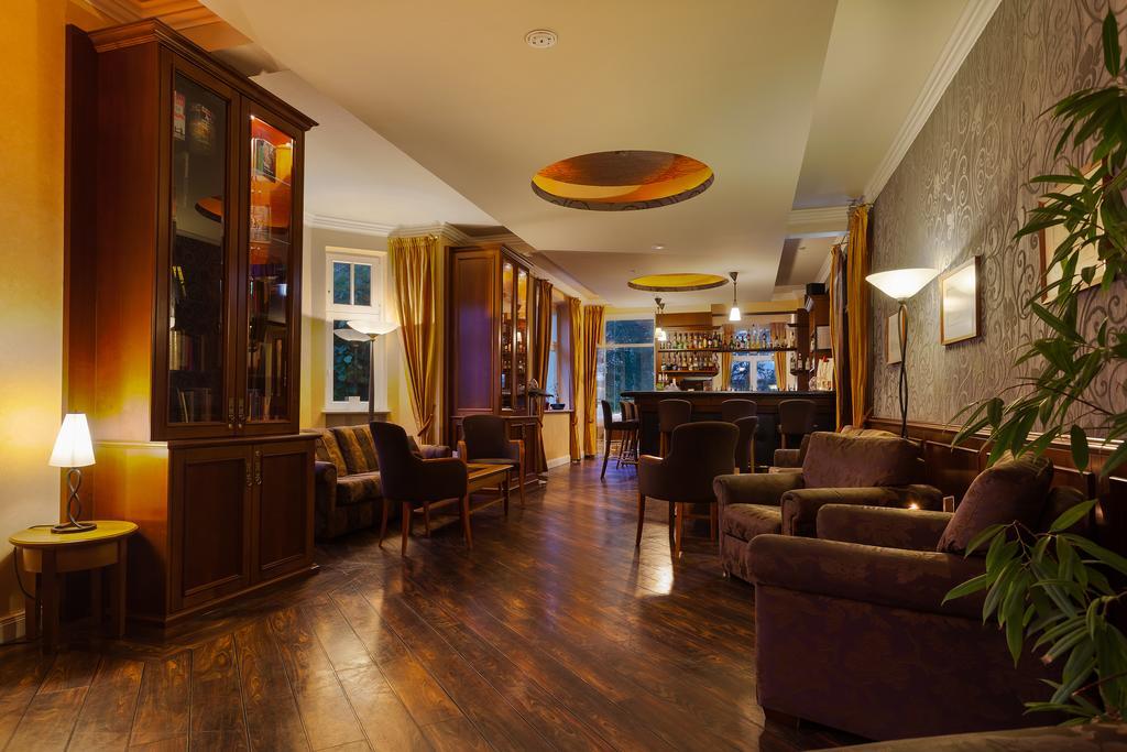 Hotel IV Jahreszeiten Кюлунгсборн Экстерьер фото